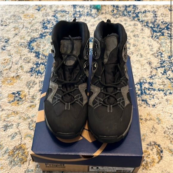 NIB, Men’s Hiking Boots - Picture 3 of 4